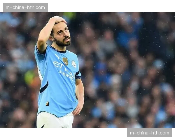 镜头聚焦：B席在高压下连续丢球，曼城罕见控球失势瞬间